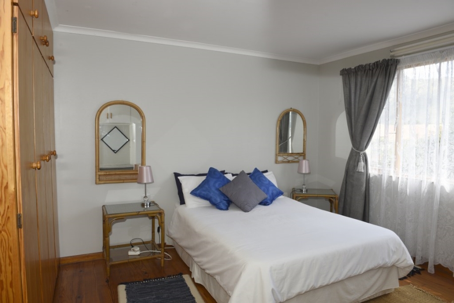 4 Bedroom Property for Sale in Heuningkloof Western Cape